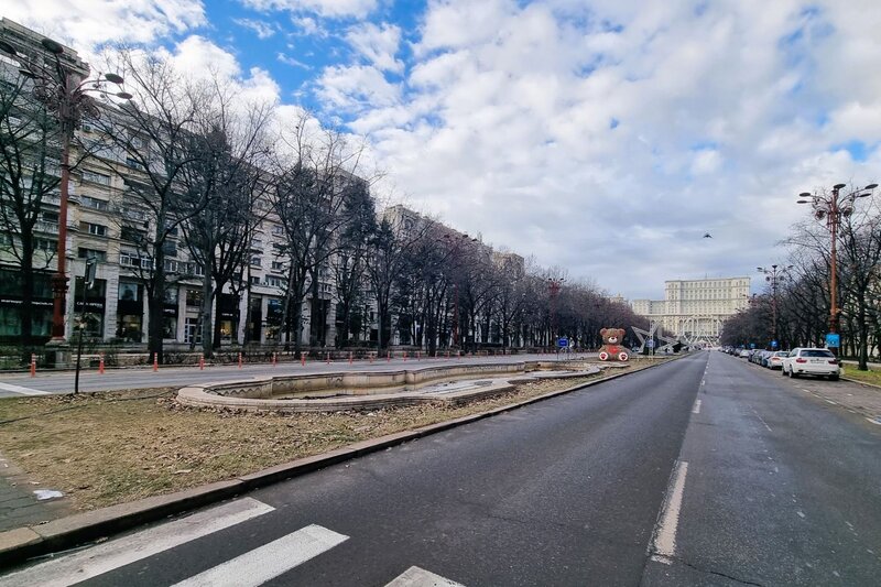 Piata Unirii 12, Fantani, Centrul Civic, Mitropolie, Palatul Parlamentului