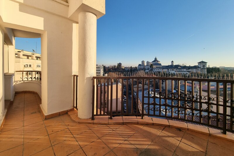 Piata Unirii 12, Fantani, Centrul Civic, Mitropolie, Palatul Parlamentului