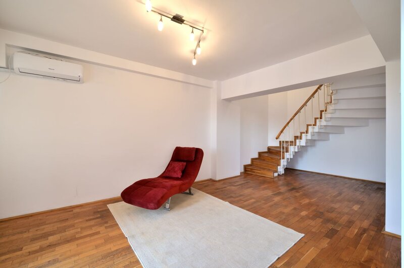 Piata Unirii 12, Fantani, Centrul Civic, Mitropolie, Palatul Parlamentului